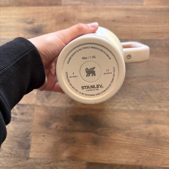 Stanley Cream Travel Tumbler with Handle - Picture 2 of 5